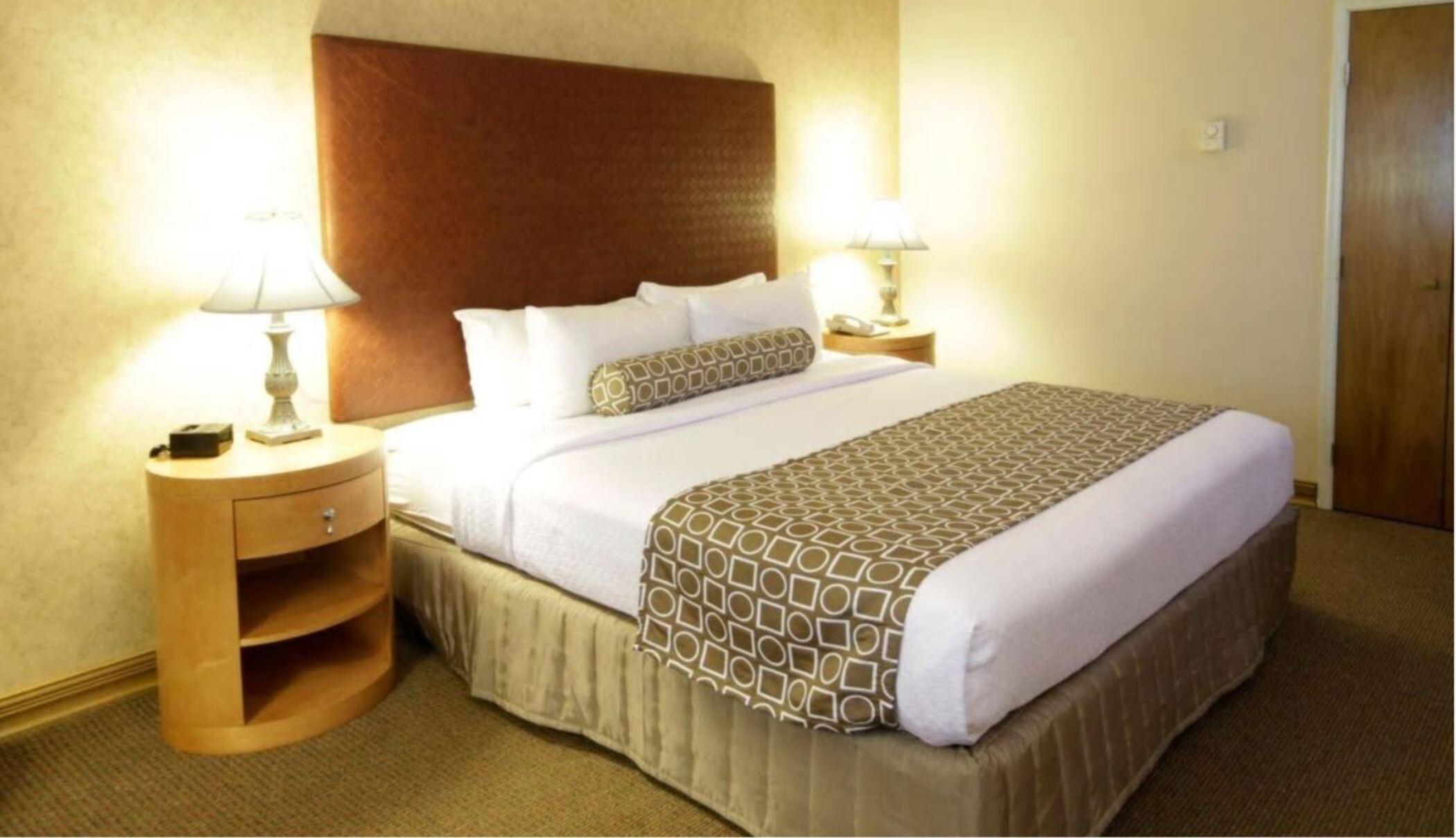 คราวน์ พลาซา ตอเรออง Hotel โทร์เรออน ภายนอก รูปภาพ