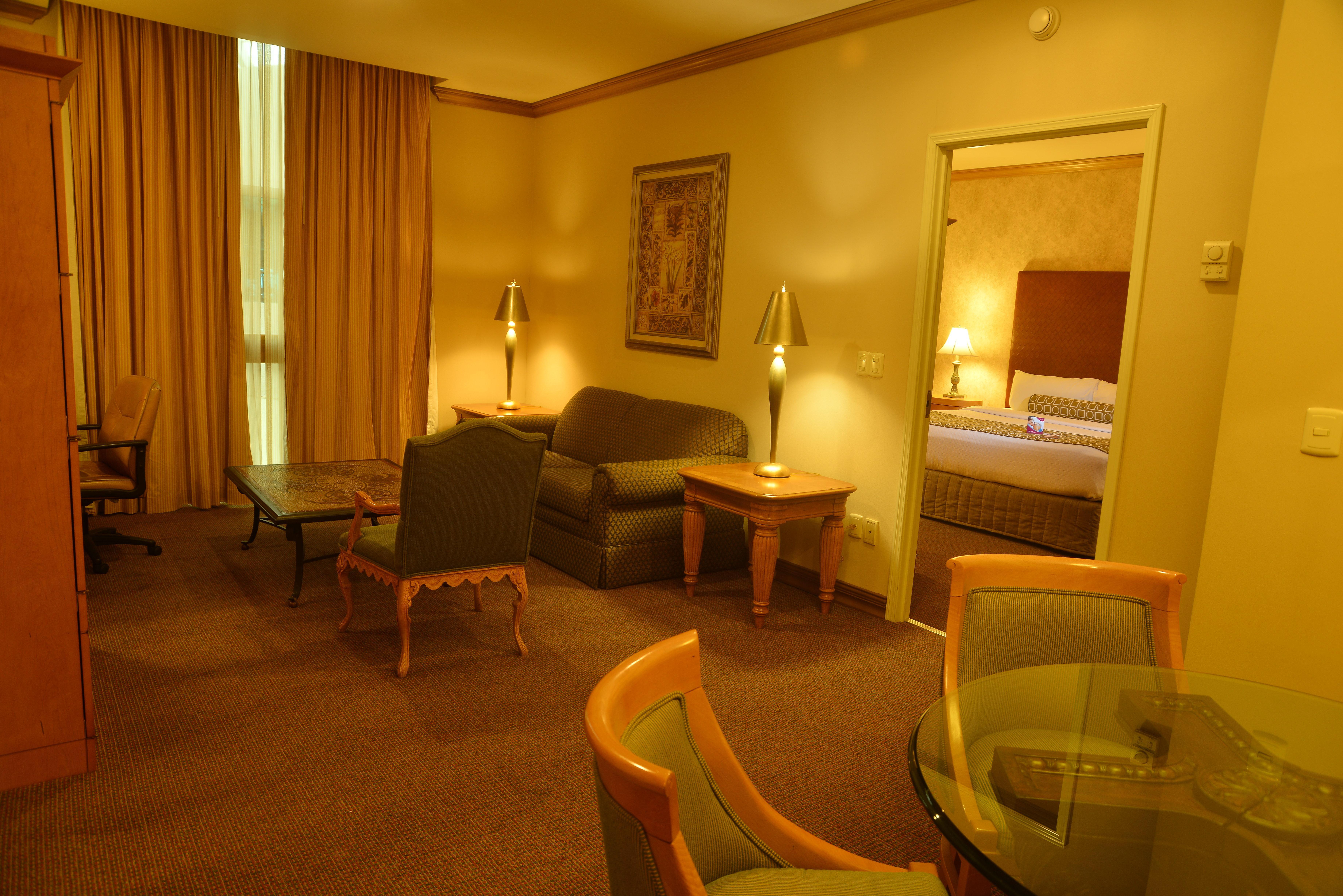 คราวน์ พลาซา ตอเรออง Hotel โทร์เรออน ภายนอก รูปภาพ