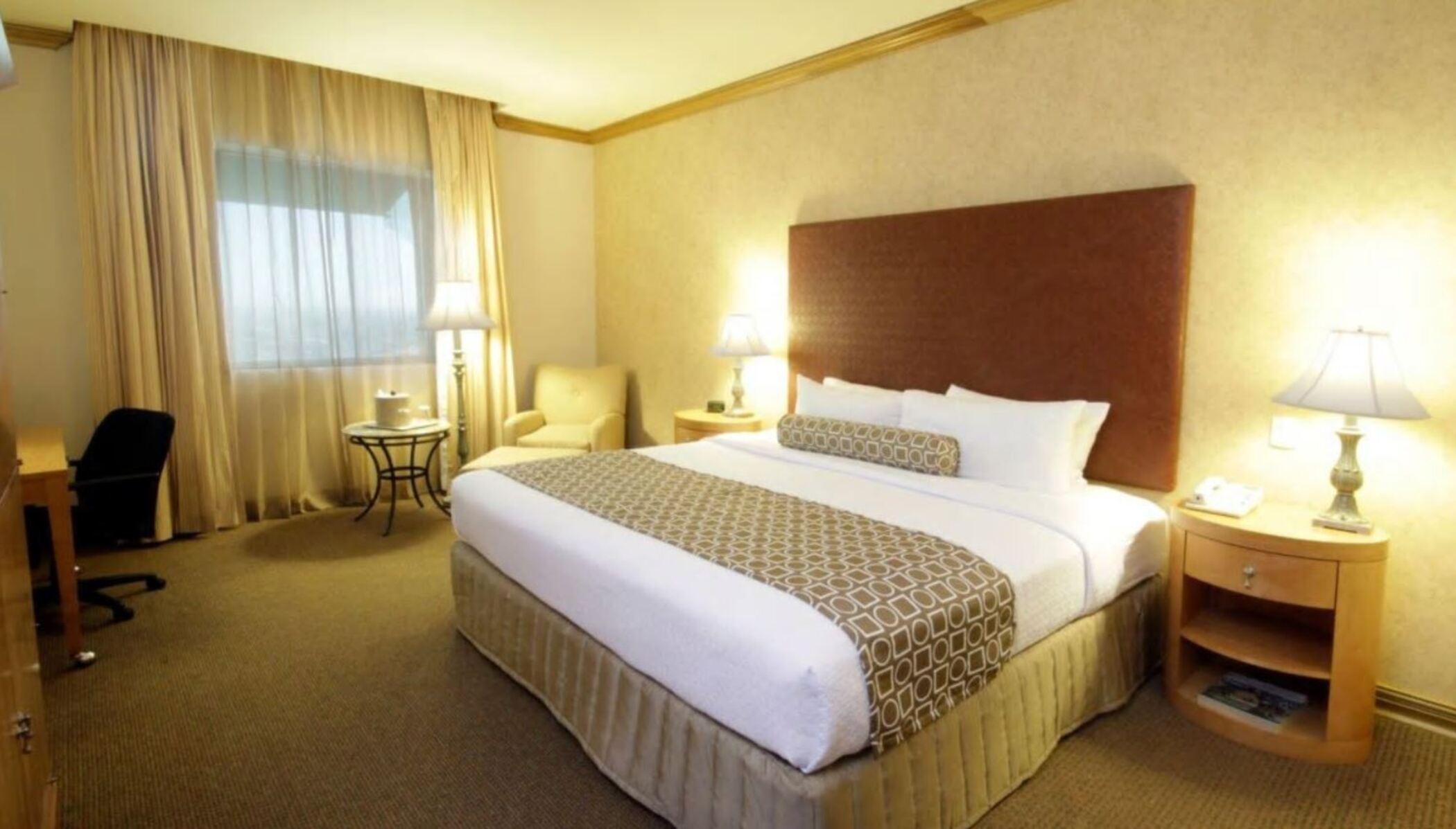 คราวน์ พลาซา ตอเรออง Hotel โทร์เรออน ภายนอก รูปภาพ