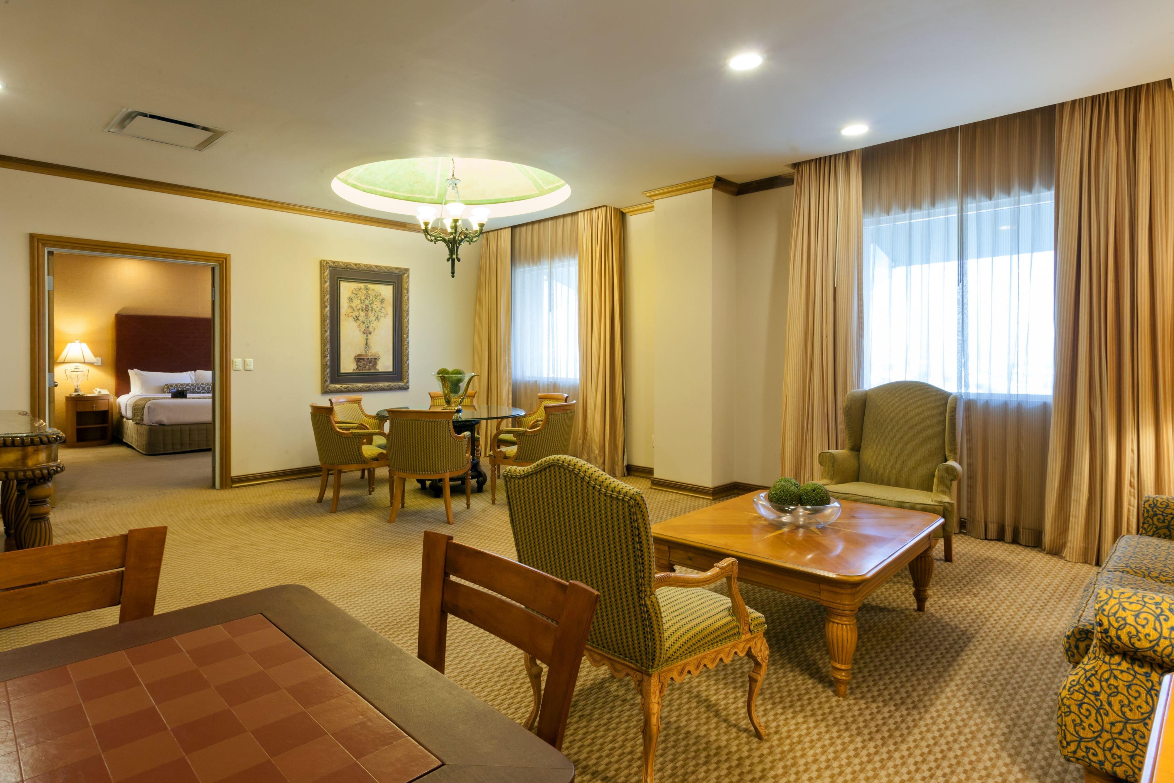 คราวน์ พลาซา ตอเรออง Hotel โทร์เรออน ภายนอก รูปภาพ