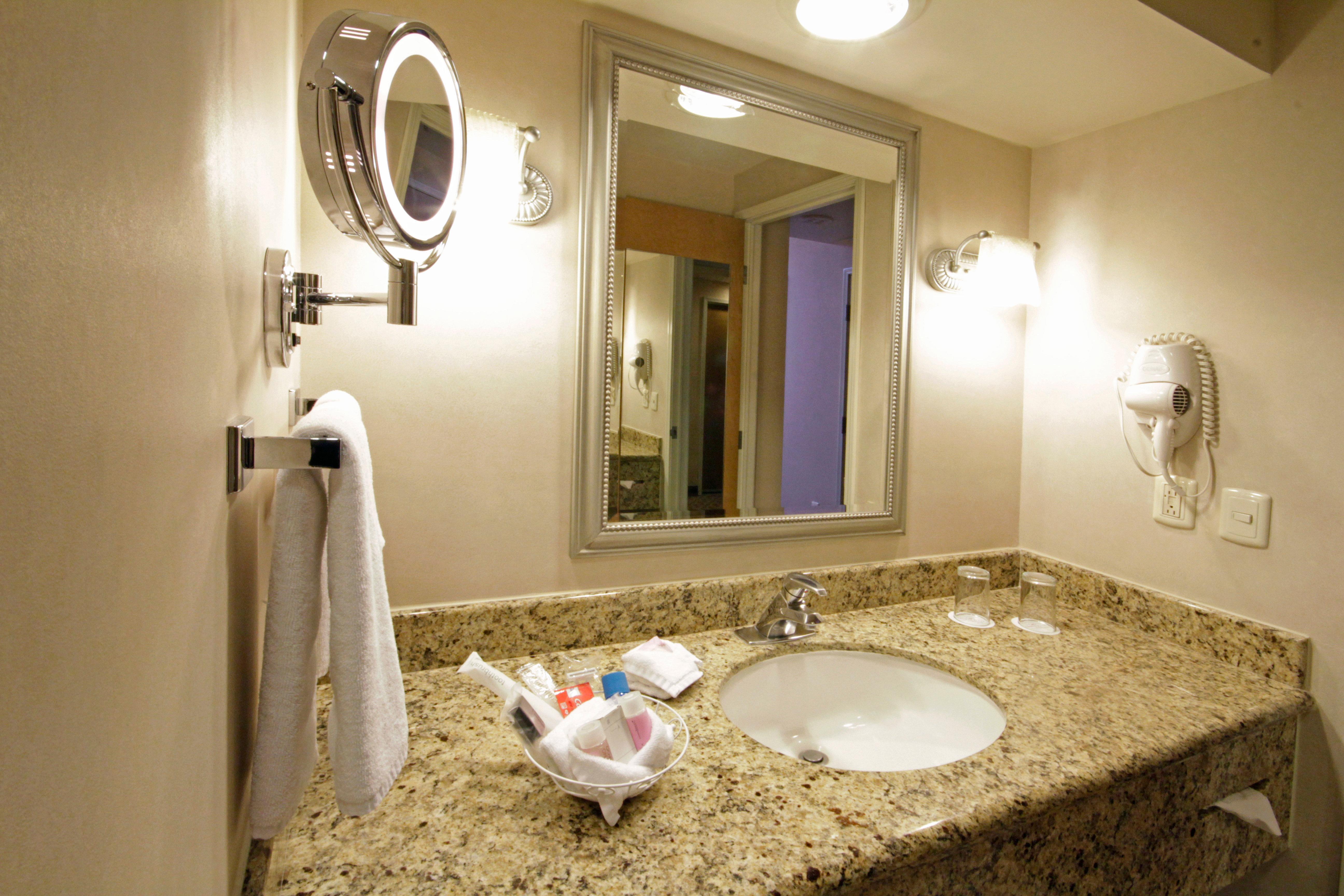 คราวน์ พลาซา ตอเรออง Hotel โทร์เรออน ภายนอก รูปภาพ