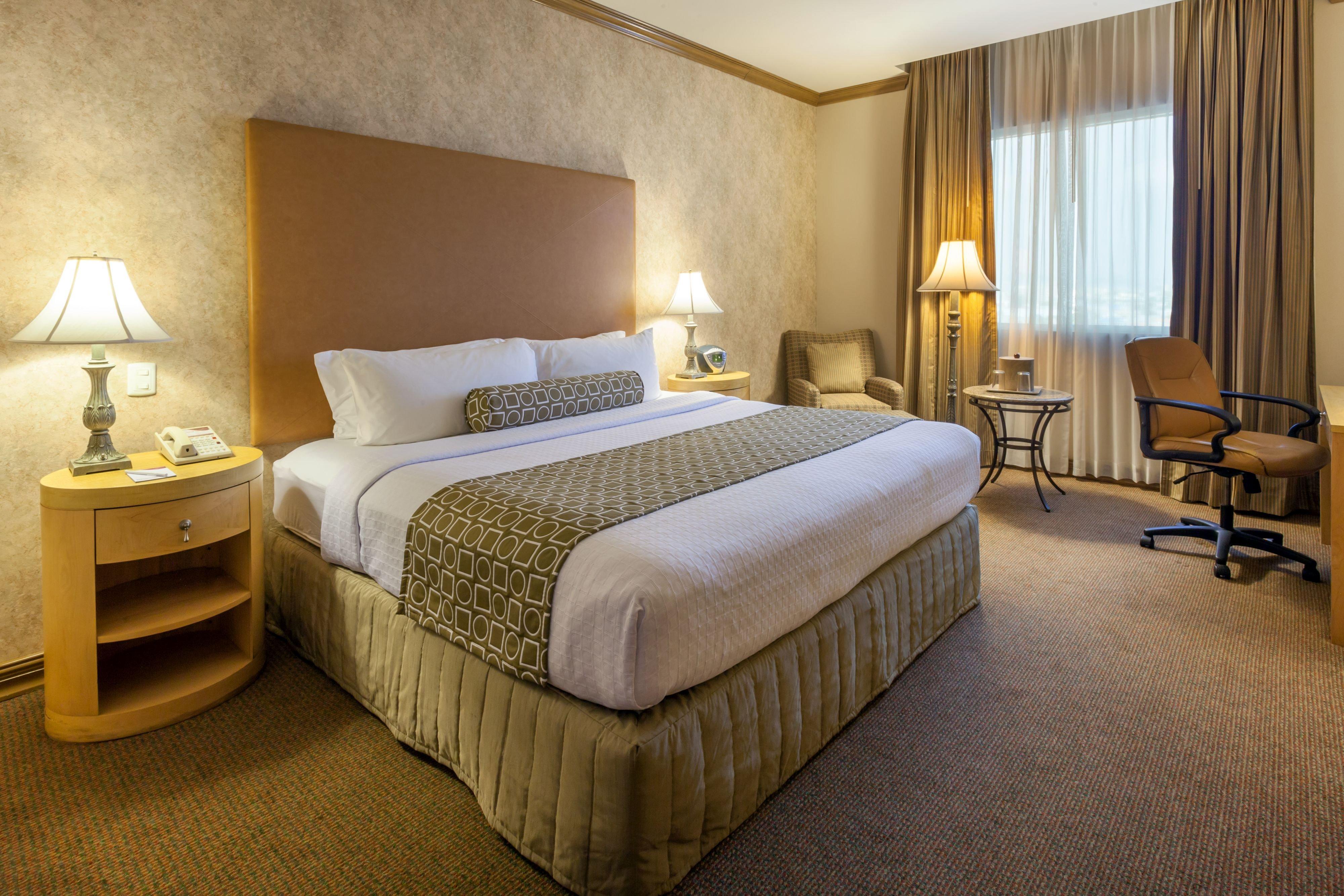 คราวน์ พลาซา ตอเรออง Hotel โทร์เรออน ภายนอก รูปภาพ