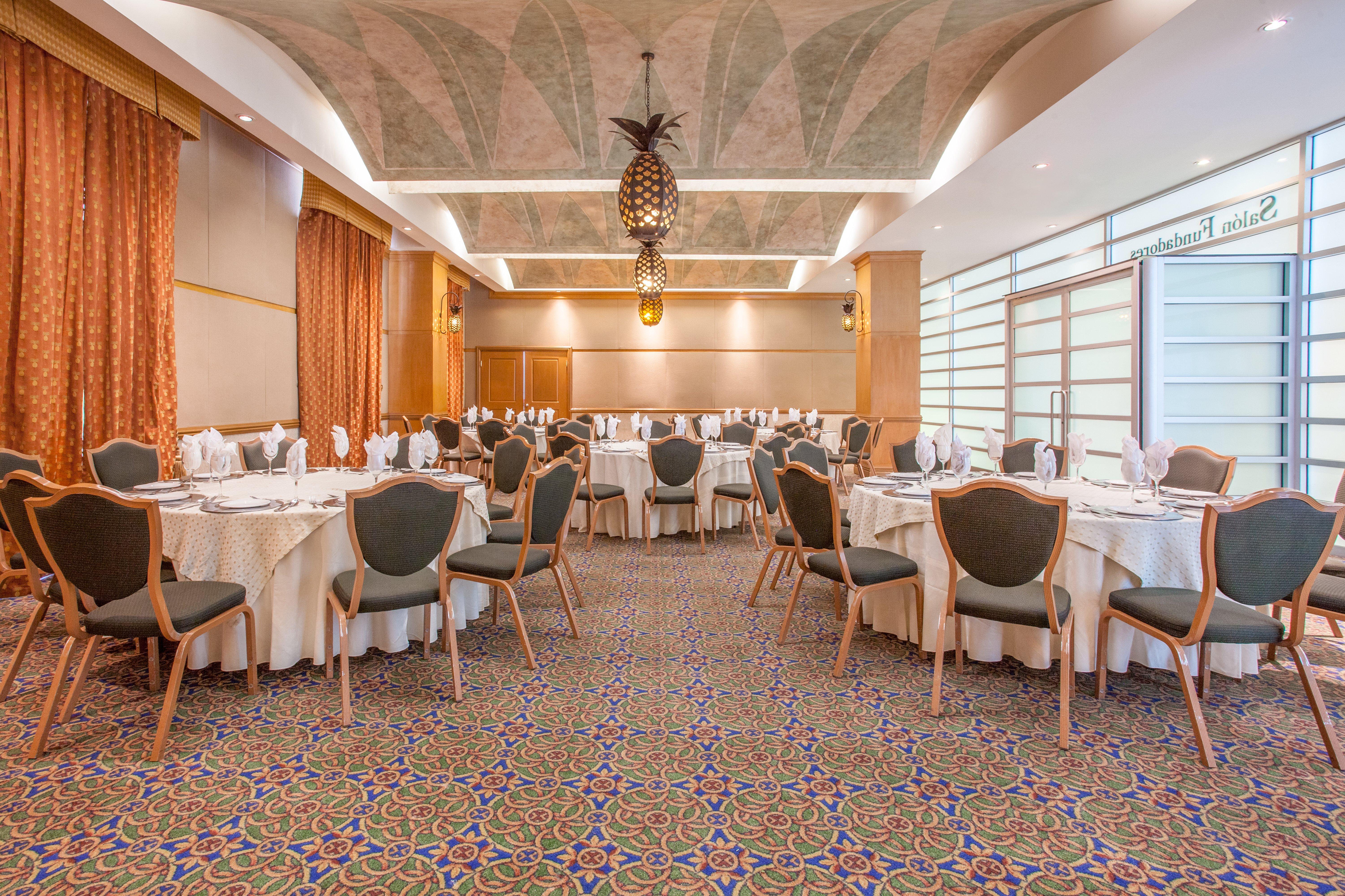 คราวน์ พลาซา ตอเรออง Hotel โทร์เรออน ภายนอก รูปภาพ